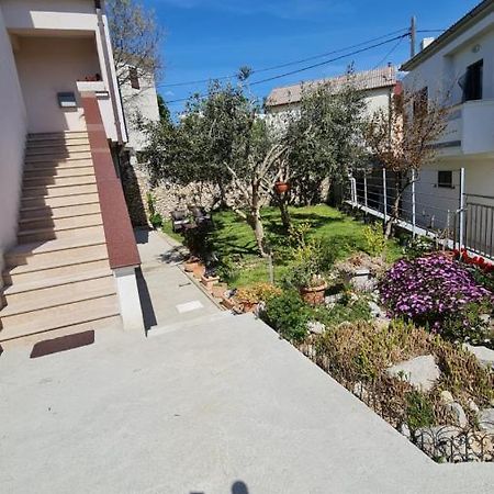 Apartmani Dami Новалья Экстерьер фото