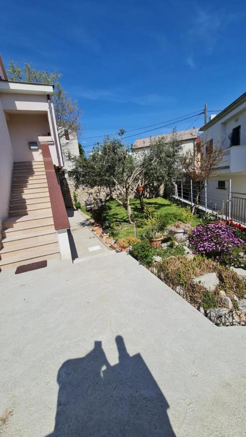 Apartmani Dami Новалья Экстерьер фото