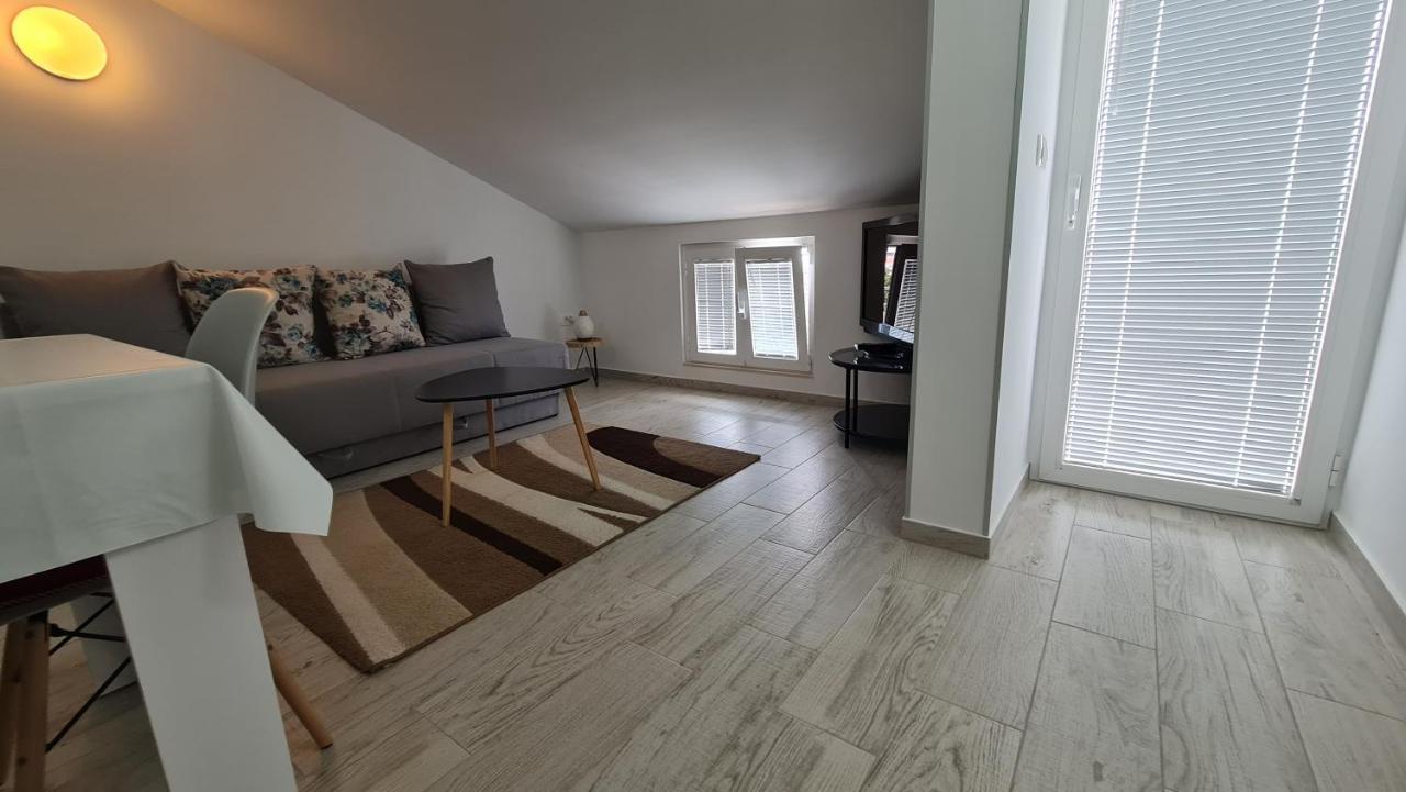 Apartmani Dami Новалья Экстерьер фото